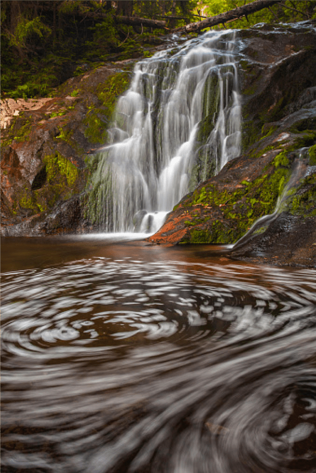 chute d'eau avec vortex